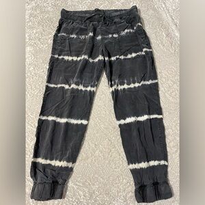 Cloth & Stone Black & White Tie-Dye Jogger Pants. Large